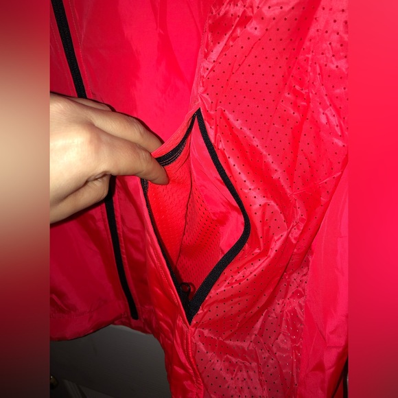 Under Armor fitted unisex heatgear windbreaker - Picture 5 of 8